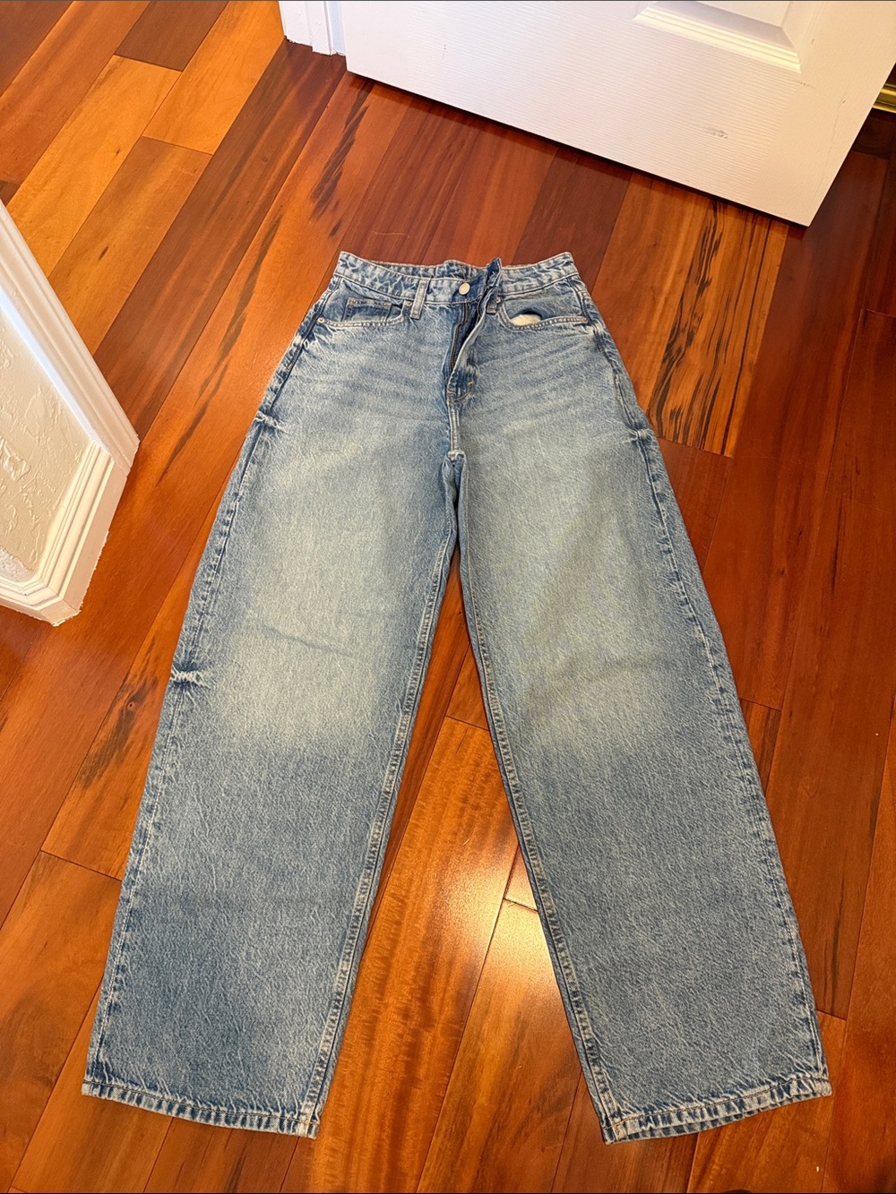 H&M Women's Light Blue Straight Jeans
